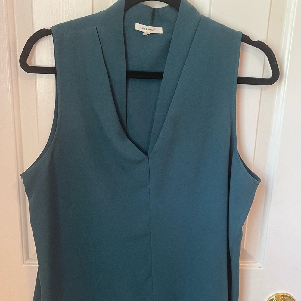 Pleione Blouse size Medium. Cool and comfortable. Medium teal.
